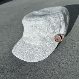 Vintage white knitted newsboy painter hat